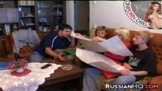Ребята выебали зрелую русскую даму