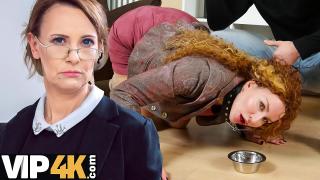 Парень ебет худую девку на диване с маленькими сиськами