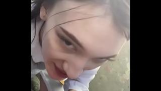 Студентка на улице делает минет