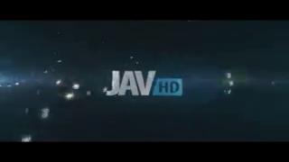 Азиатка трахается с несколькими парнями одновременно