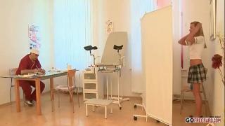 Русское порно не снимая трусов с телки