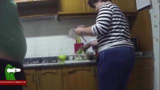 Зрелая пара снимает домашнее порно