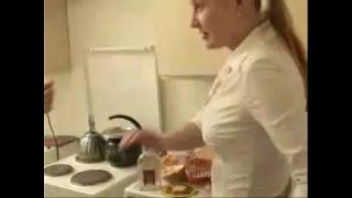 Вернулась пораньше со школы
