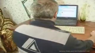 Латинская красотка сосет член бойфренда и трахается с ним