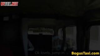 Симпатичная девушка дала трахнуть себя в анал
