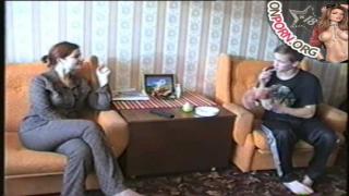 Шикарная рыжуха и молодой парень